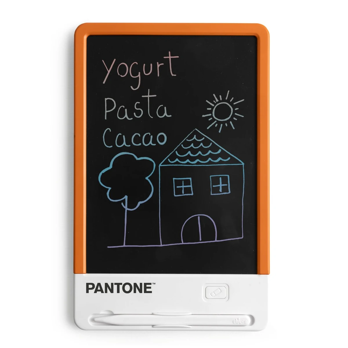 Turuncu çerçeveli Pantone yazı tahtasında renkli bir ev ve ağaç çizimi.