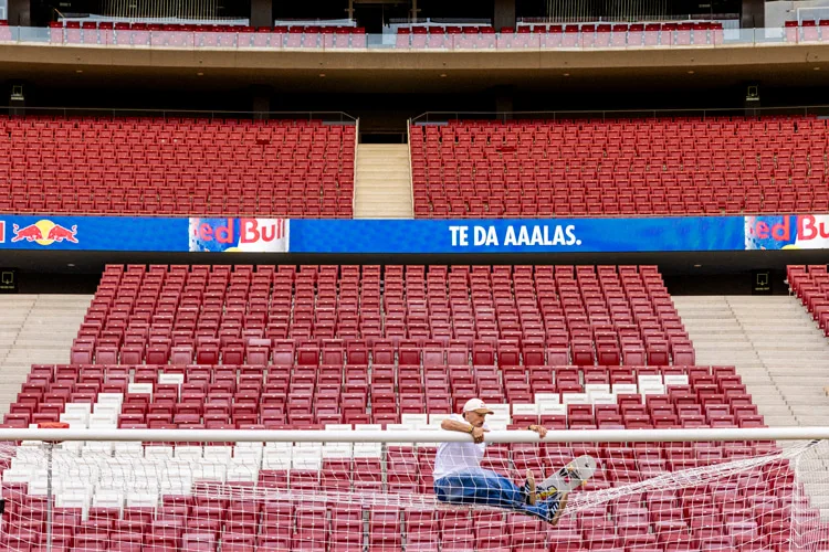 Atlético Madrid stadındaki kale üstünde fifty-fifty grind