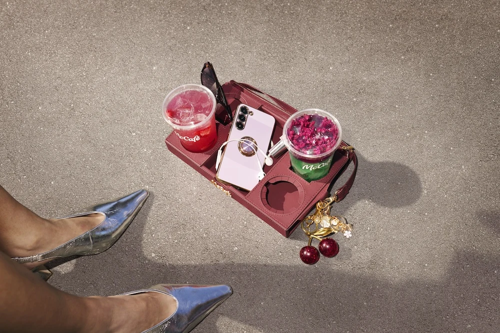 McCafé Tray Bag moda çekiminden ayrıntı