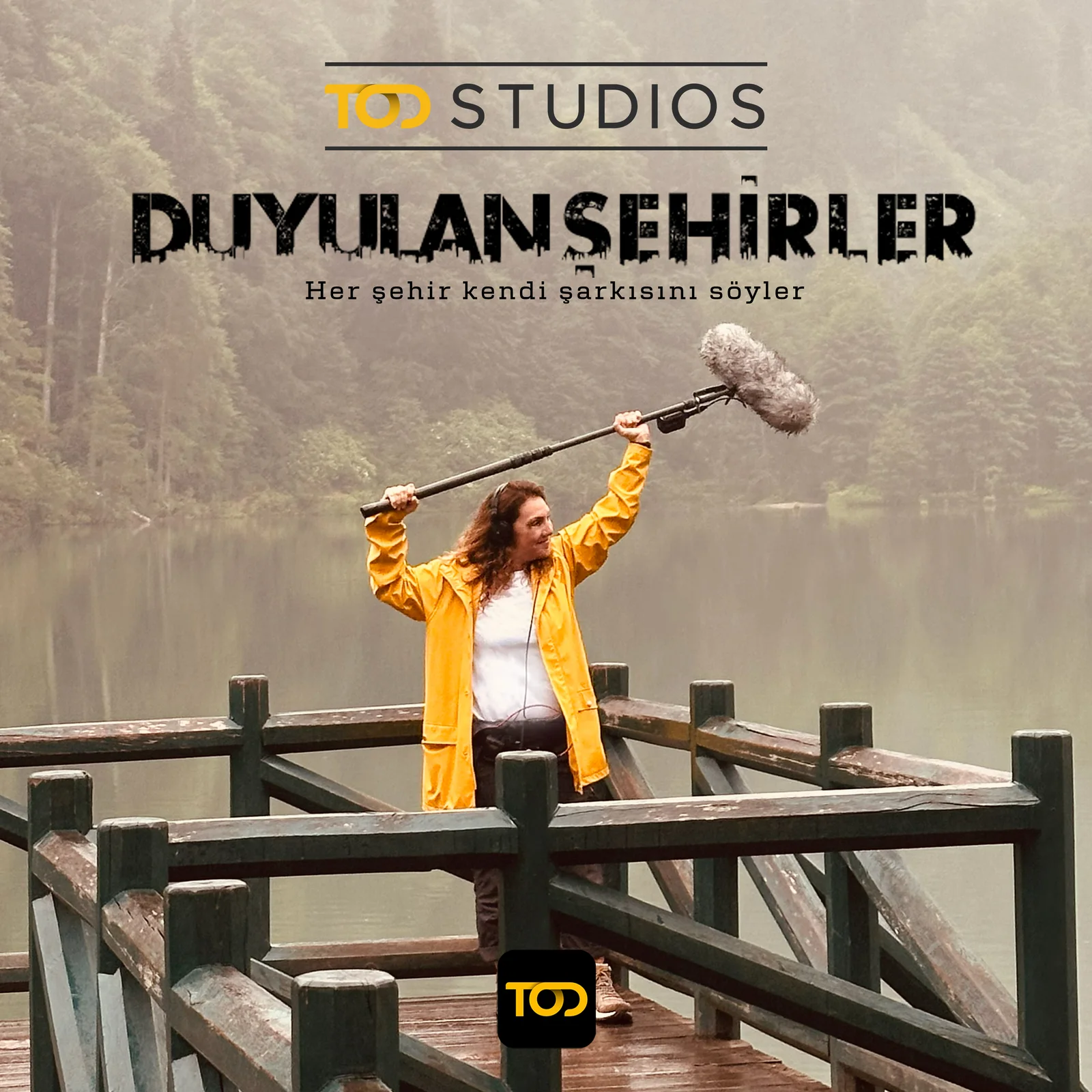 Duyulan Şehirler belgeselinin sunucusu Yasemin Şefik saha kaydı sırasında