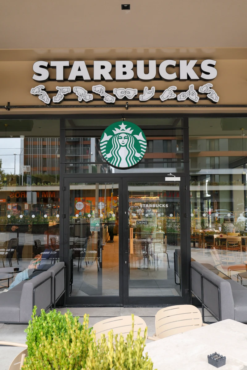 Bursa Balat High Garden'daki Starbucks Elden Ele mağazasının iç mekânı