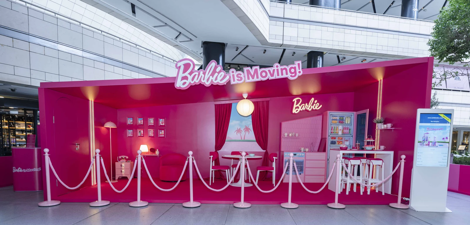 Kanyon'da kurulan Barbie is Moving deneyim alanı
