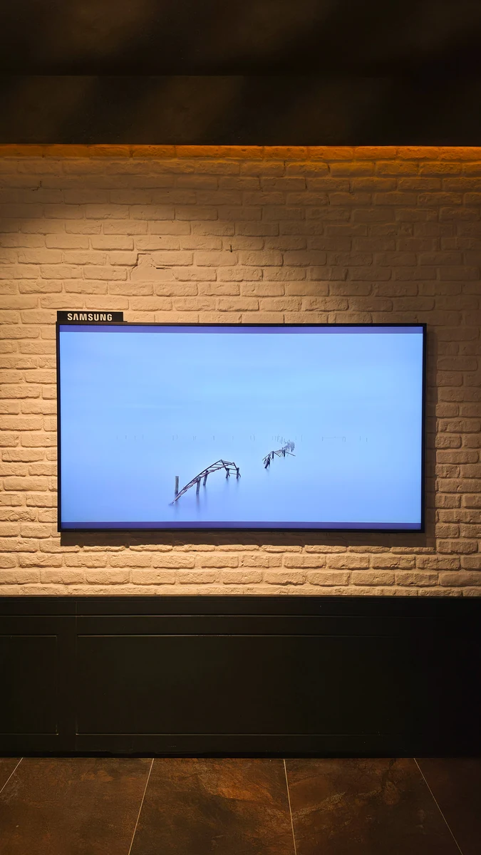 Artweeks Istanbul sergisinde Samsung ekranlarında gösterilen dijital sanat çalışmaları